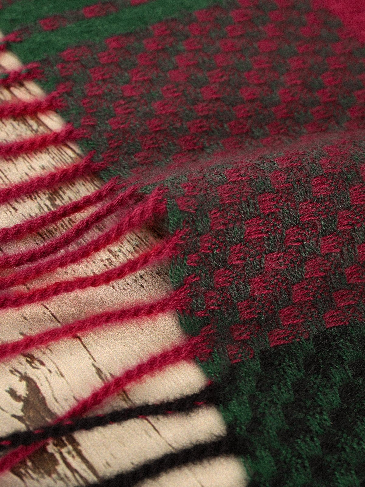 Christmas Red and Green Plaid Pattern Contrasting Cashmere Scarf Festive Party Scarf Autumn Winter Warmth