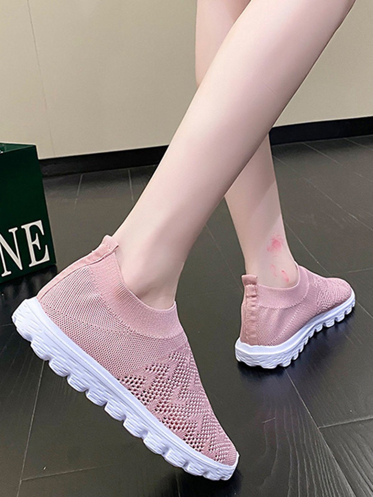 Geometric Lightweight Soft Sole Non-Slip Flyknit Sneakers