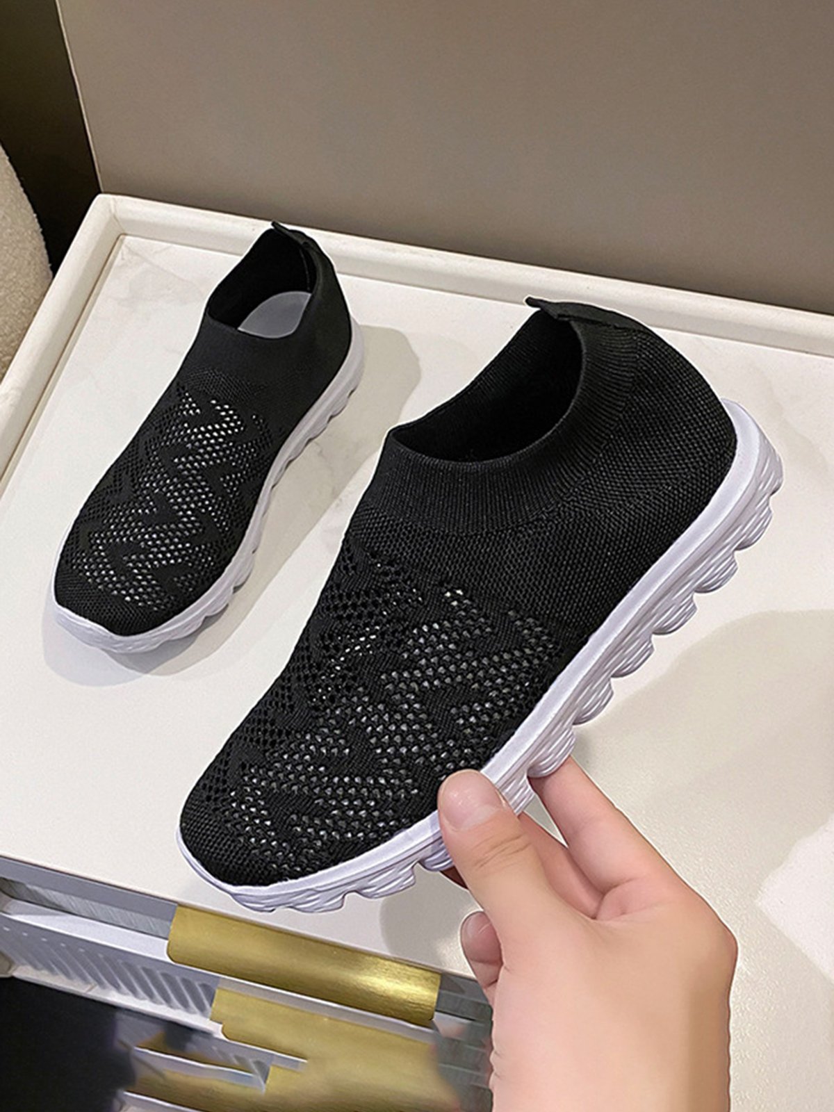 Geometric Lightweight Soft Sole Non-Slip Flyknit Sneakers