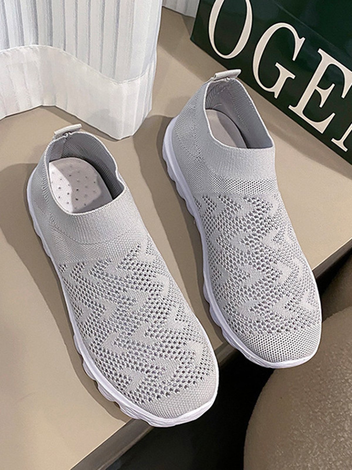 Geometric Lightweight Soft Sole Non-Slip Flyknit Sneakers