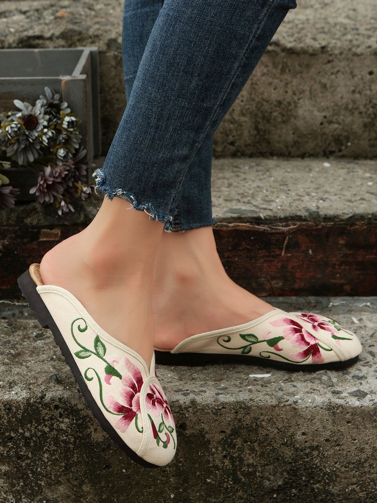Boho Ethnic Floral Embroidery Mules