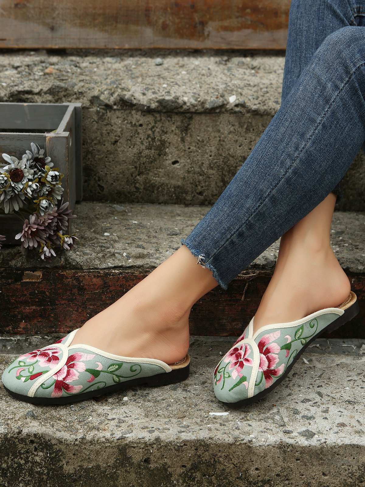 Boho Ethnic Floral Embroidery Mules