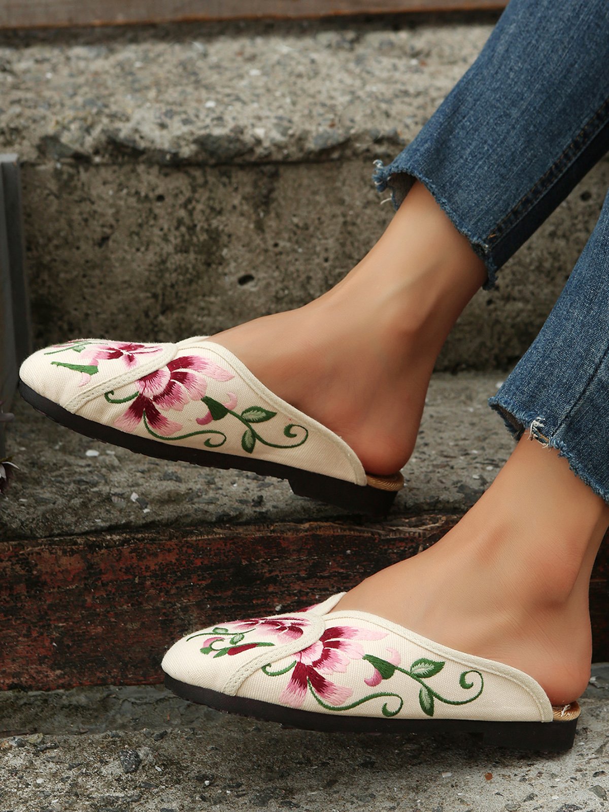 Boho Ethnic Floral Embroidery Mules