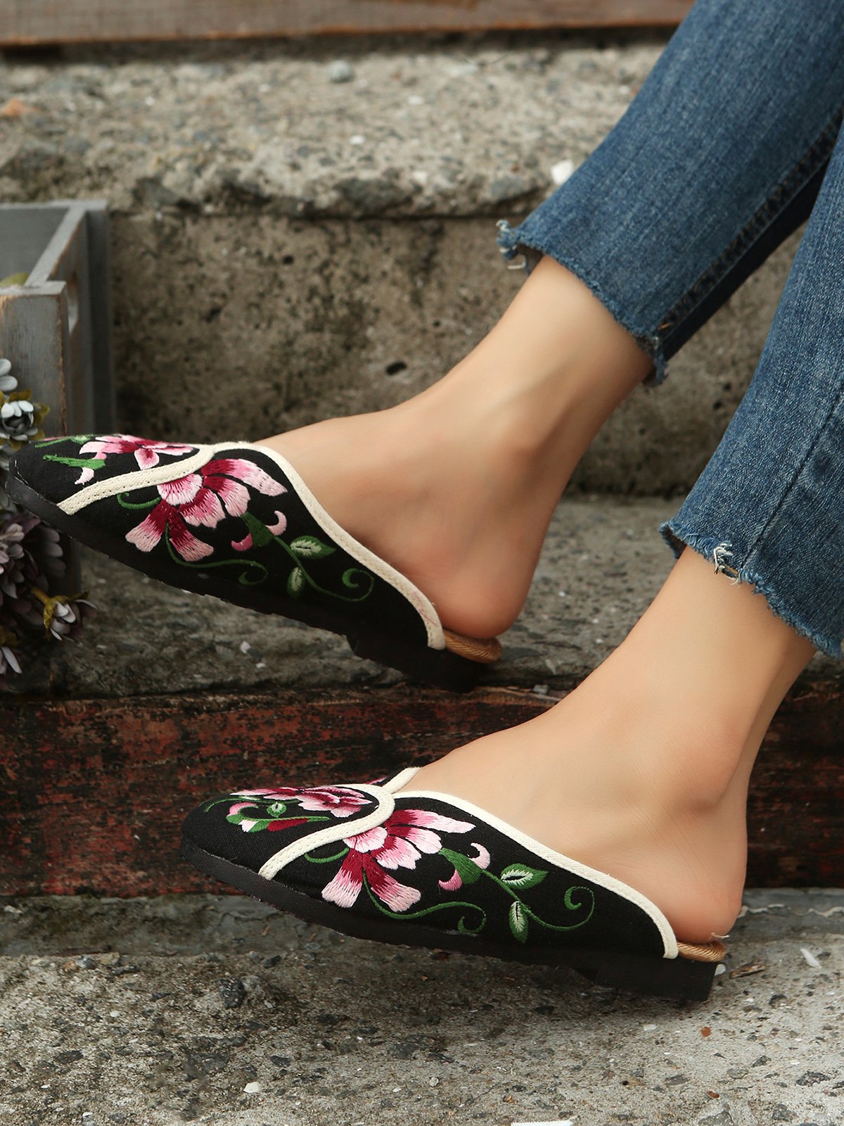 Boho Ethnic Floral Embroidery Mules