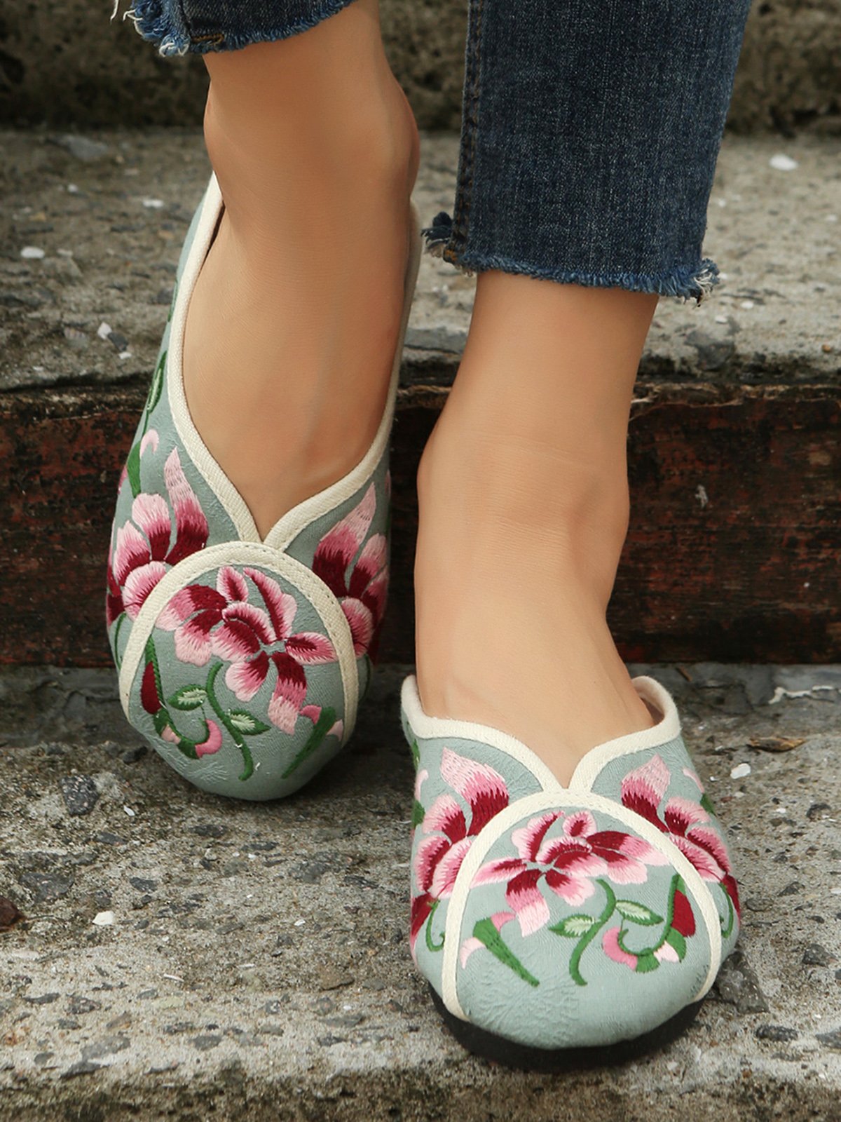 Boho Ethnic Floral Embroidery Mules
