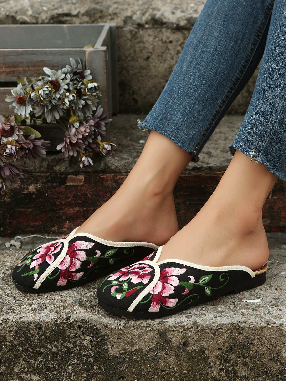 Boho Ethnic Floral Embroidery Mules