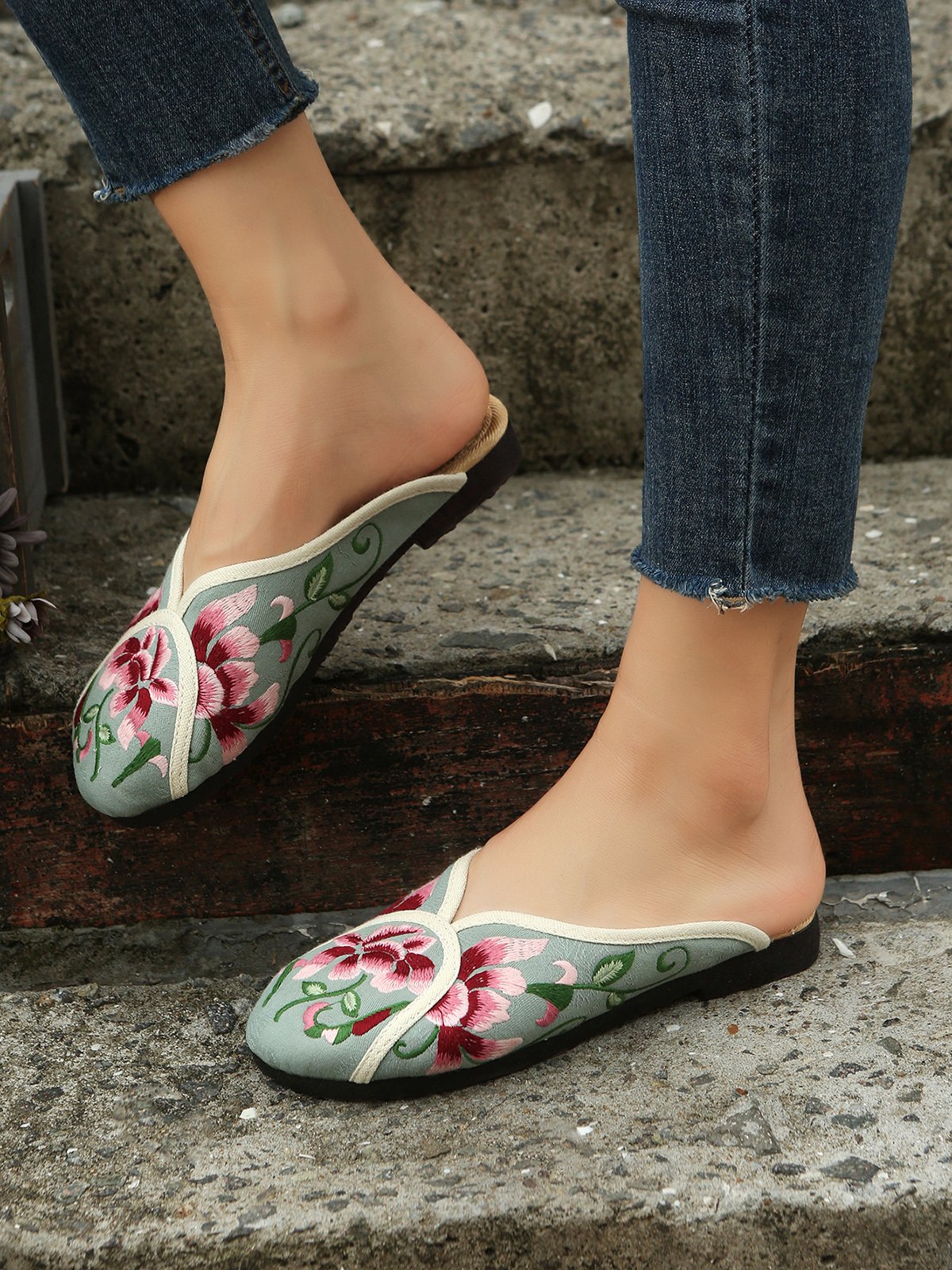 Boho Ethnic Floral Embroidery Mules