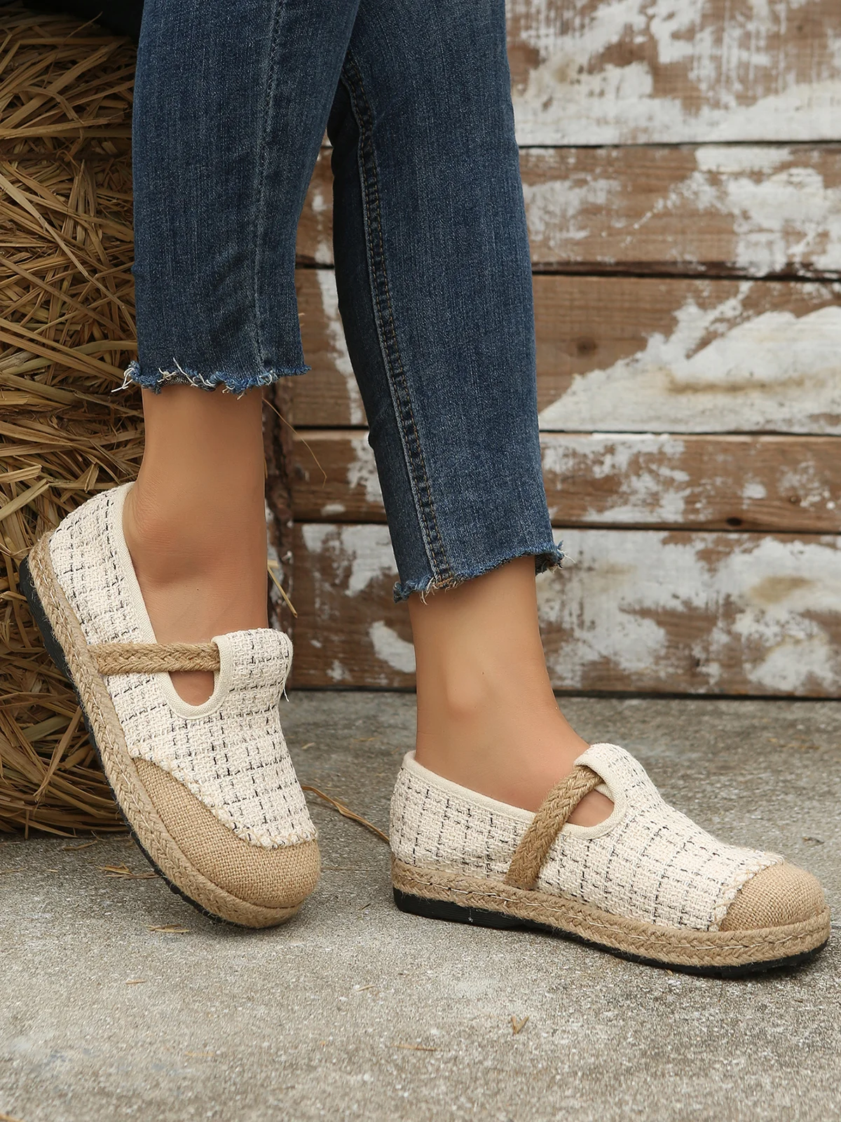 Bohemian Ethnic Style Plaid Straw Flats