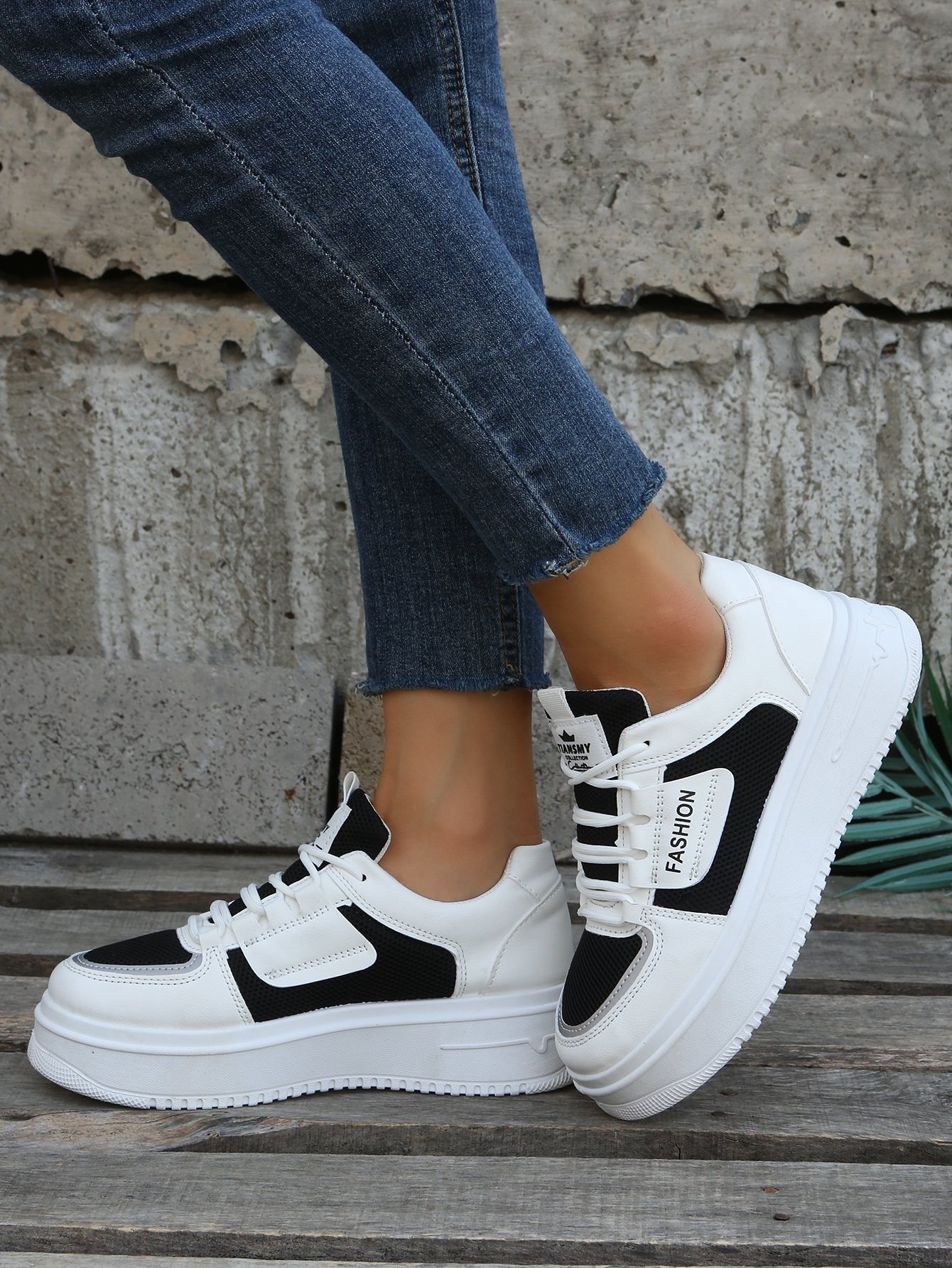 Fashion Contrast Panel Lightweight Round Toe Flats