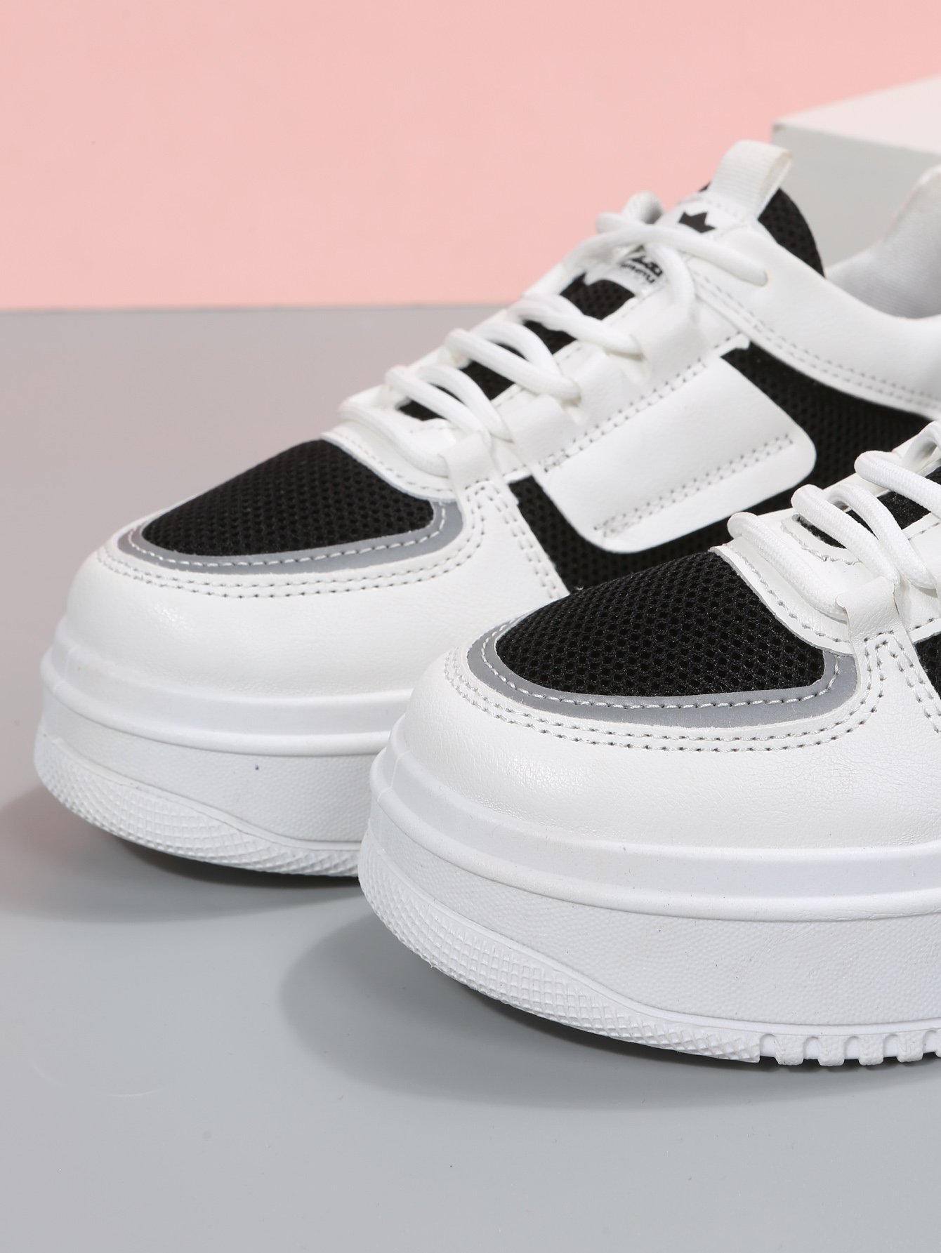 Fashion Contrast Panel Lightweight Round Toe Flats