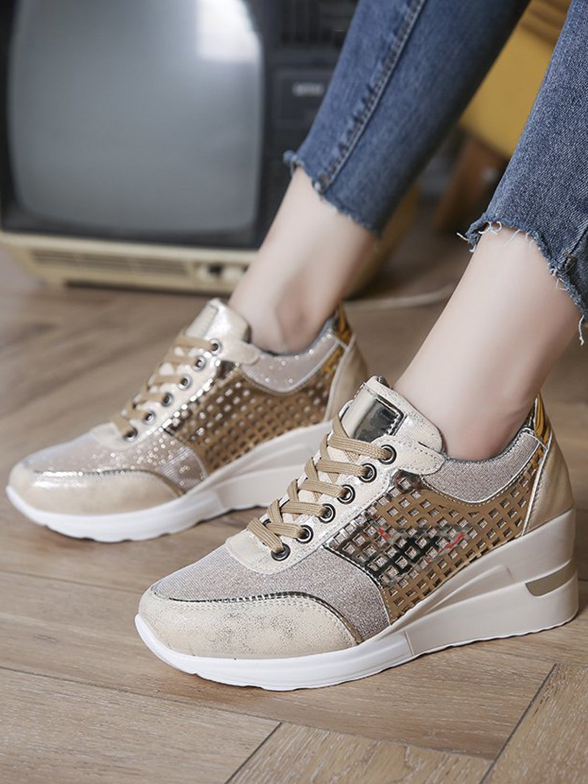 Leopard Gold Solid Color Cutout Mesh Casual Sneakers