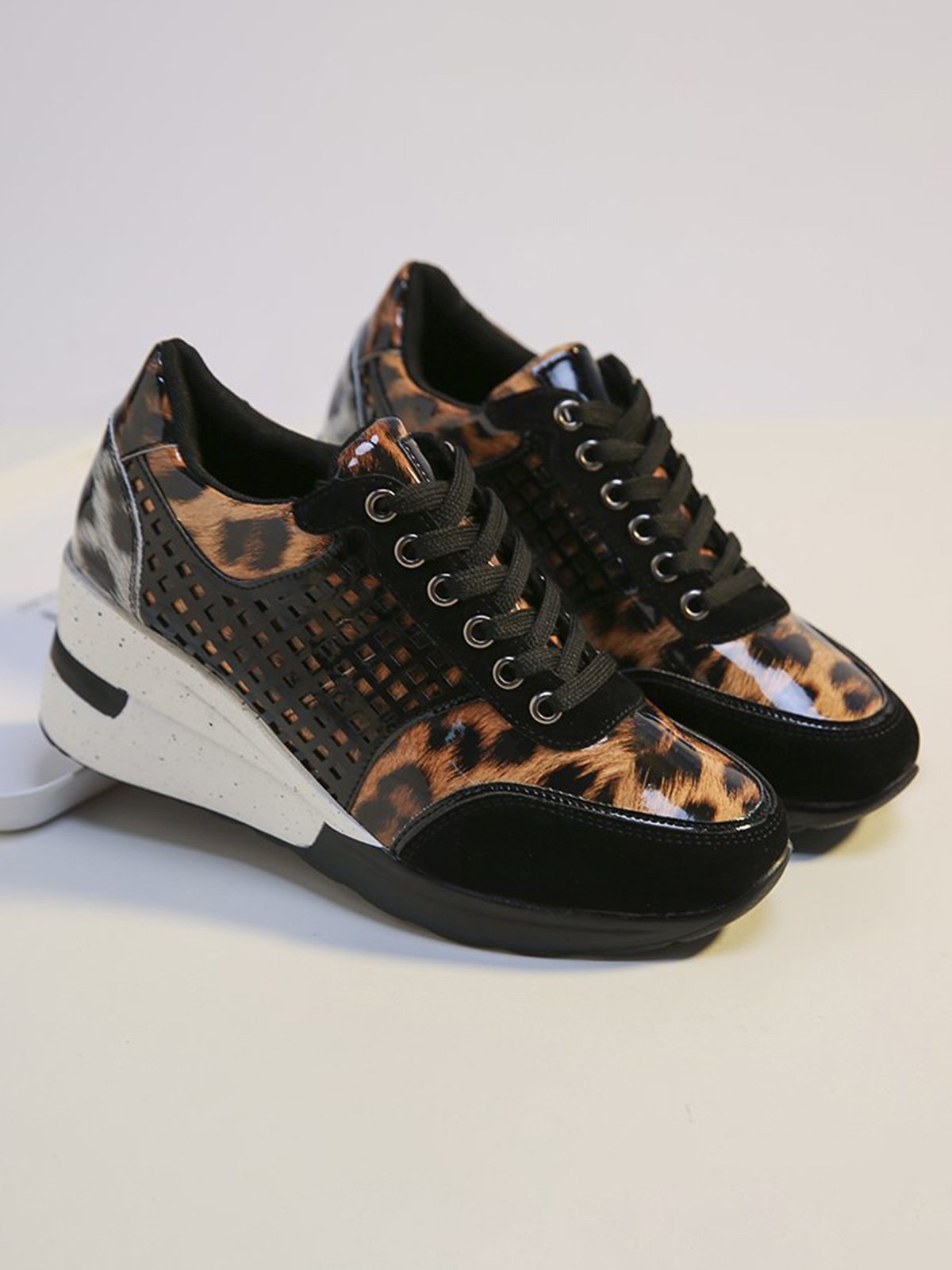 Leopard Gold Solid Color Cutout Mesh Casual Sneakers