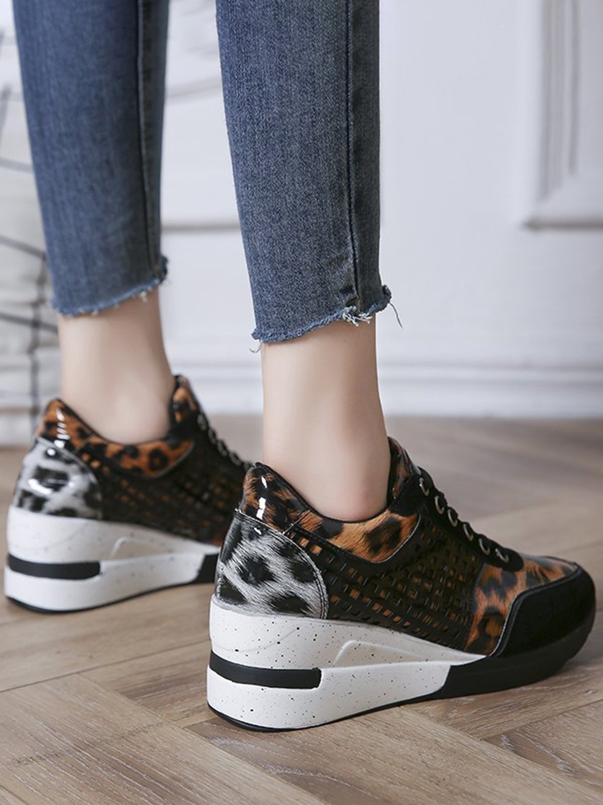Leopard Gold Solid Color Cutout Mesh Casual Sneakers