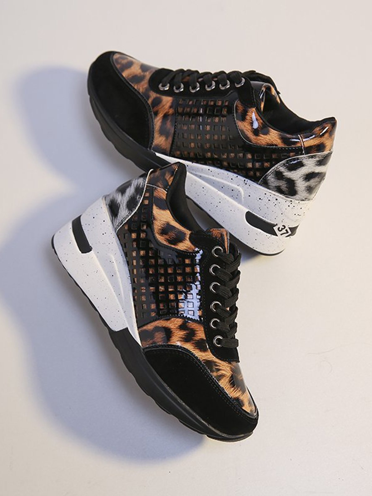 Leopard Gold Solid Color Cutout Mesh Casual Sneakers