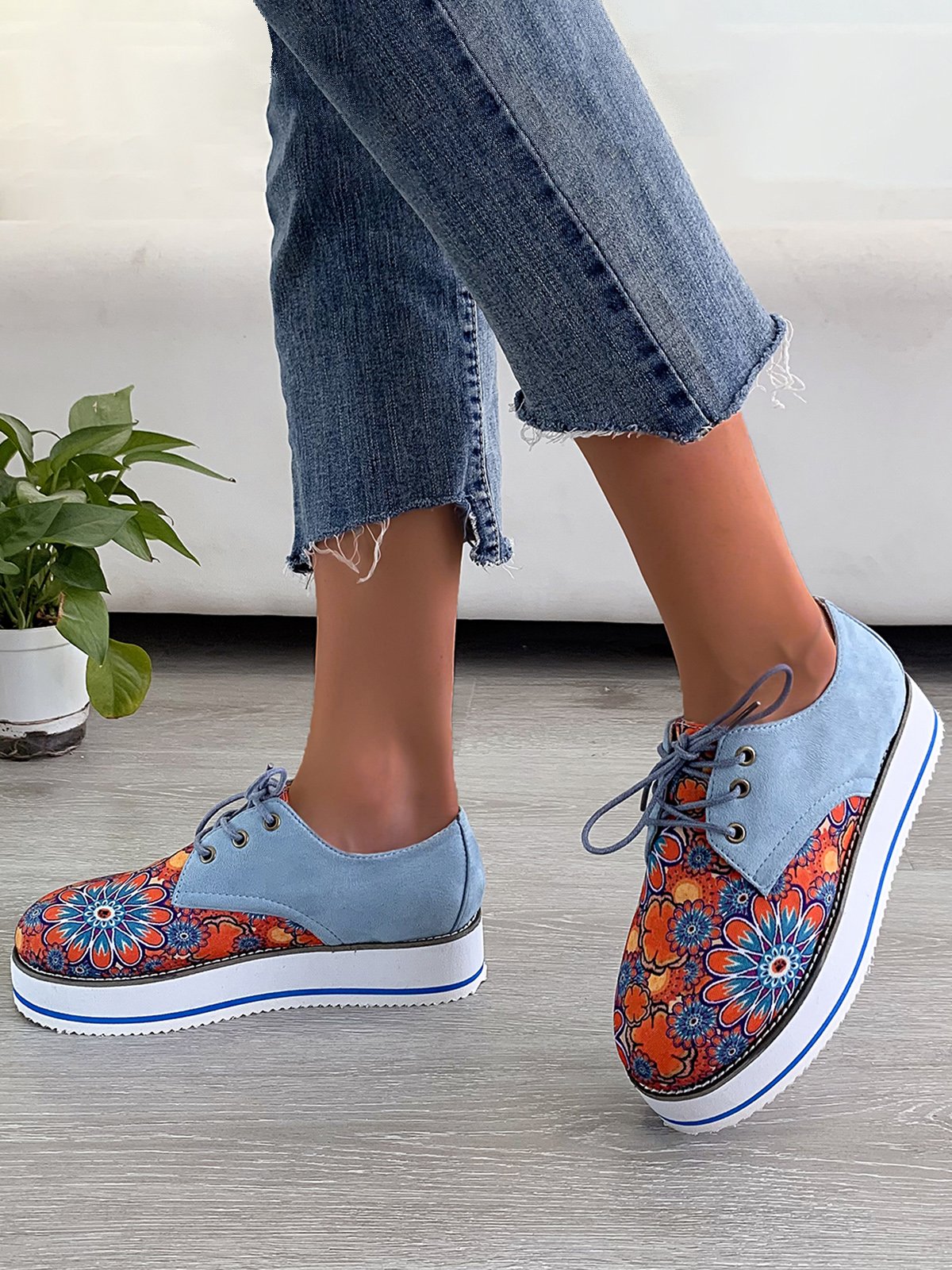 Floral Printed Patchwork Lace Up Shoes