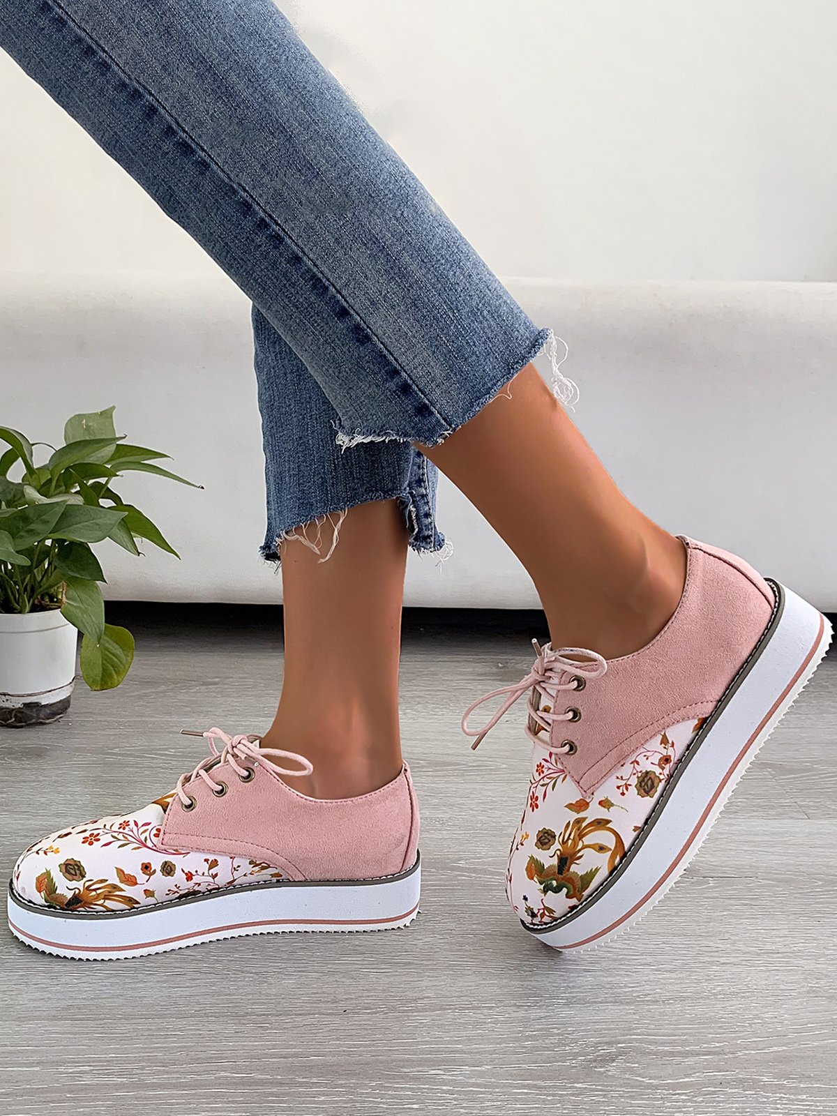 Floral Printed Patchwork Lace Up Shoes