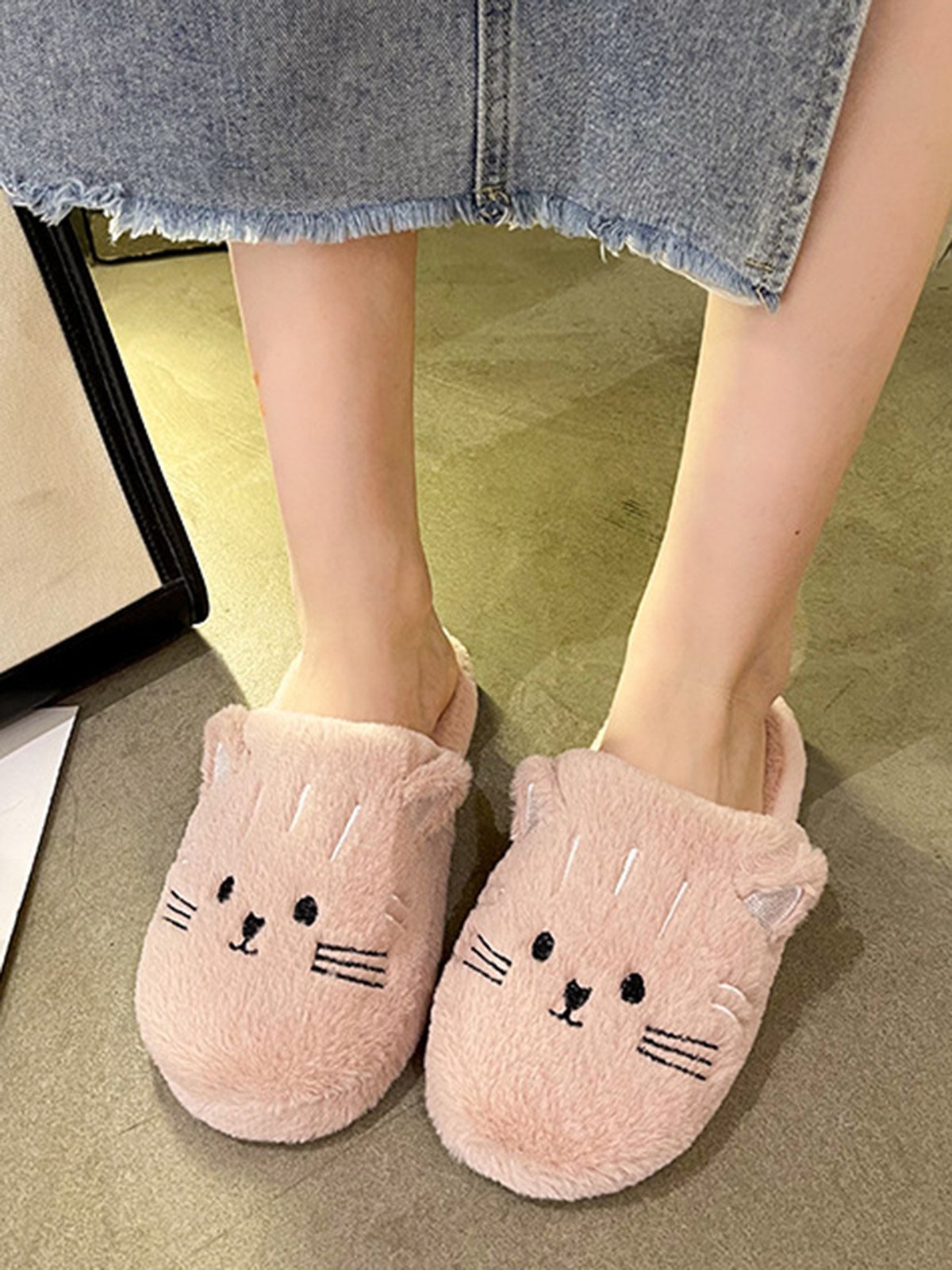 Cartoon Cat Embroidery Furry Slippers