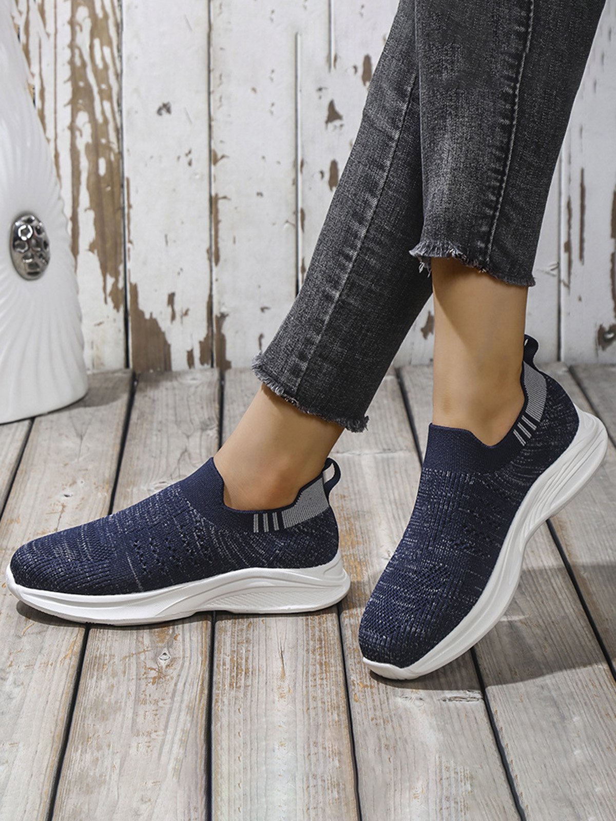 Plus Size Breathable Mesh Fabric Slip On Sneakers