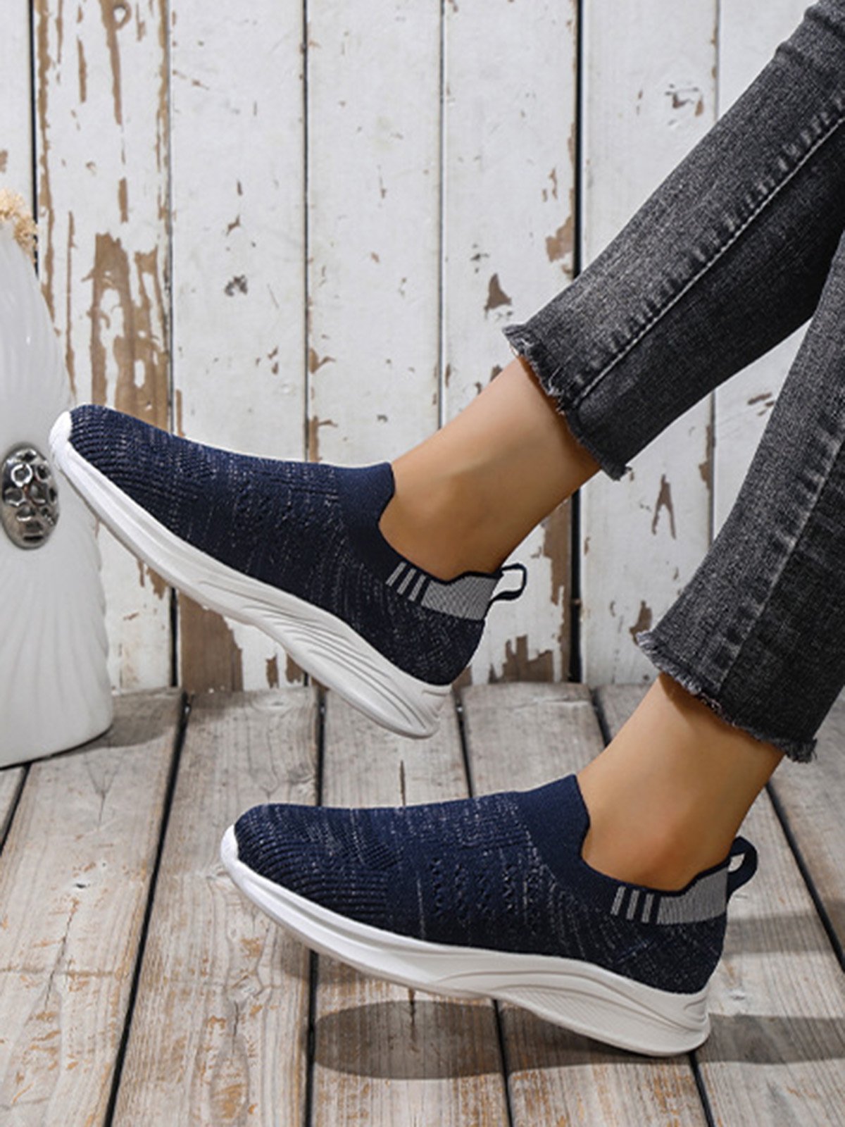 Plus Size Breathable Mesh Fabric Slip On Sneakers