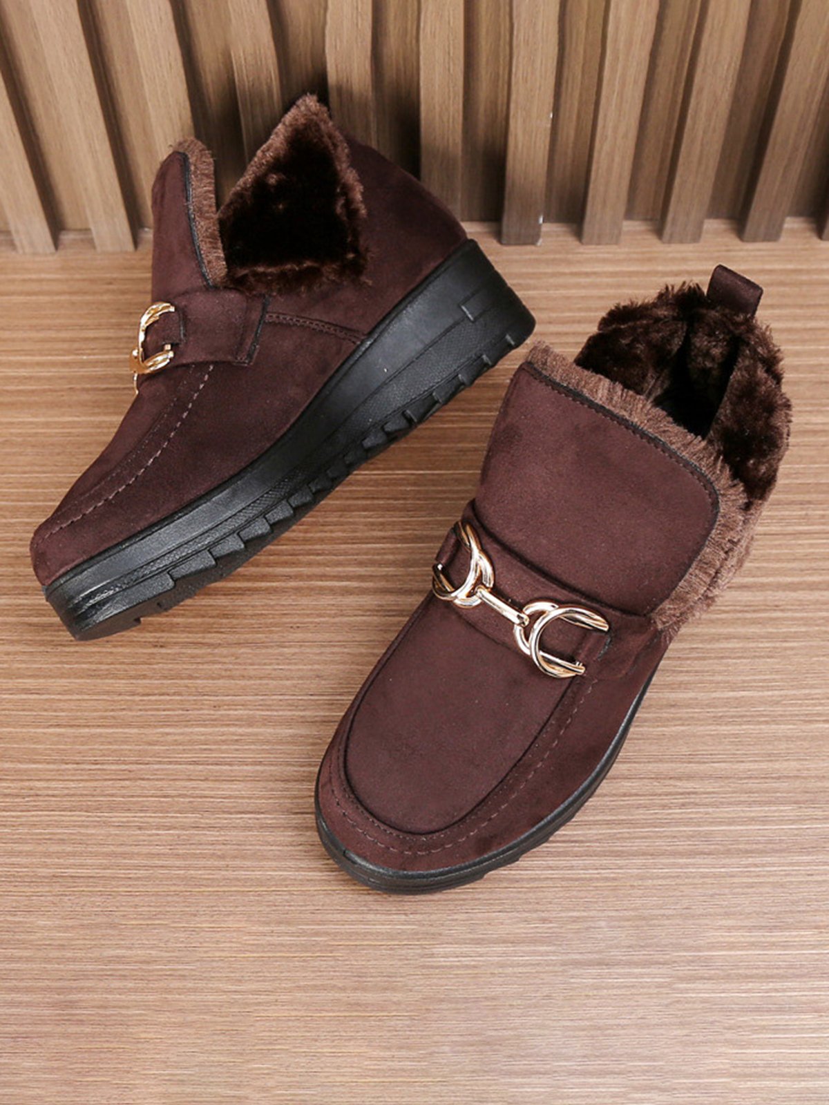 Women's Metal Decoration Warm Lined Slip On Snow Boots