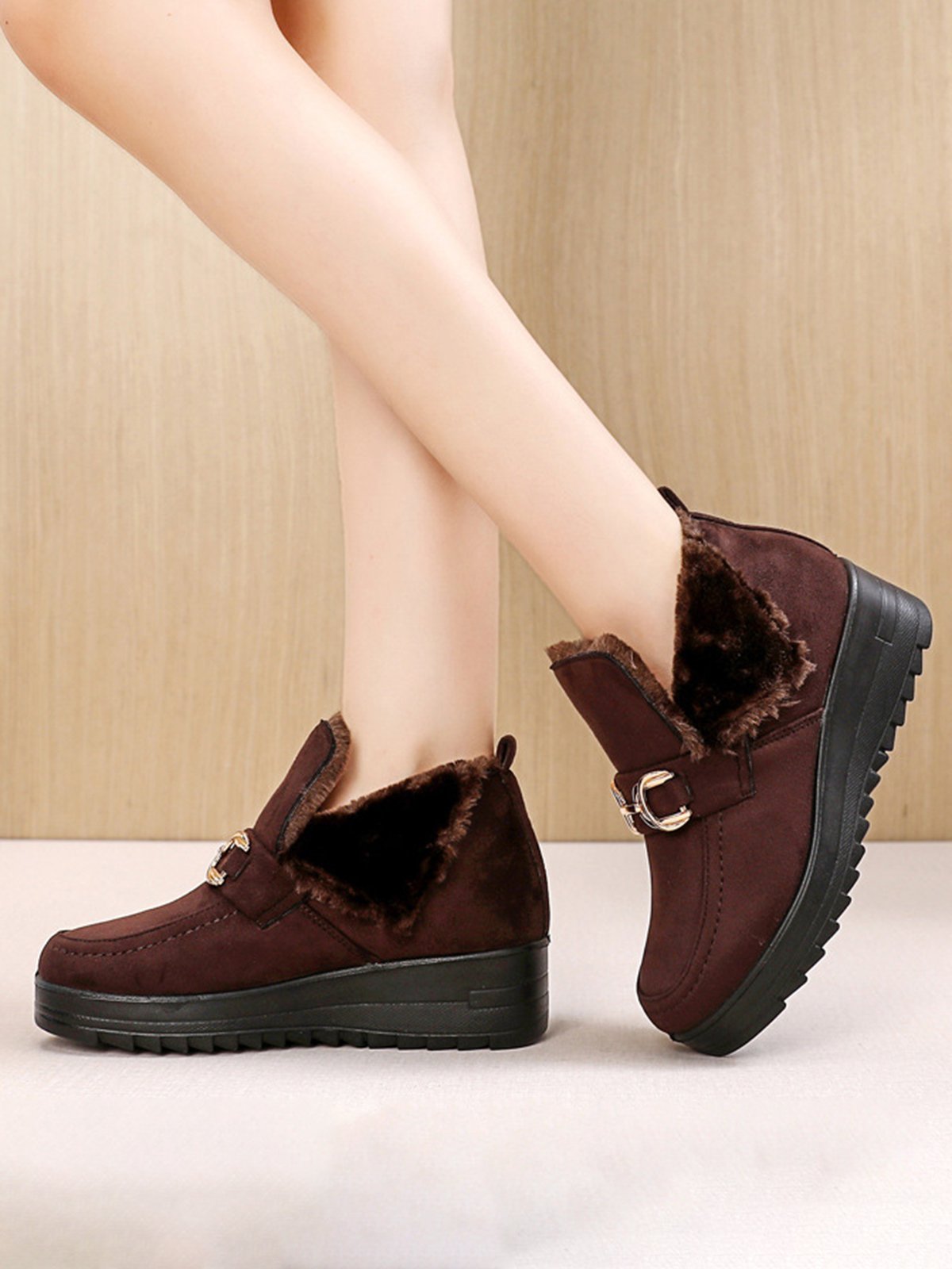 Women's Metal Decoration Warm Lined Slip On Snow Boots