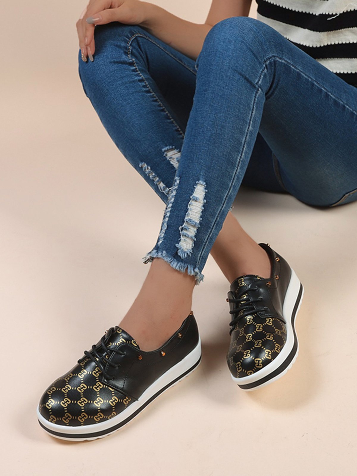 Classic Old Flower Abstract Graphic Studded Lace-up Shoes