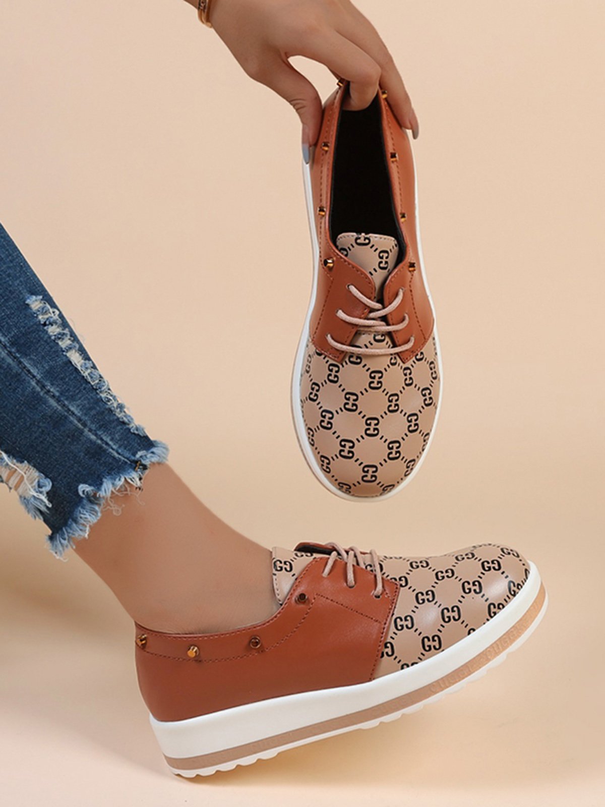 Classic Old Flower Abstract Graphic Studded Lace-up Shoes