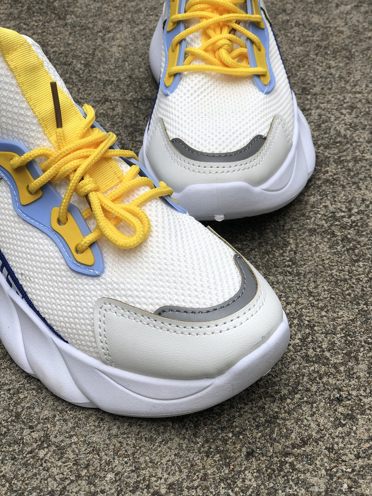 Breathable Mesh Fabric Color Block Slip On Sports Sneakers