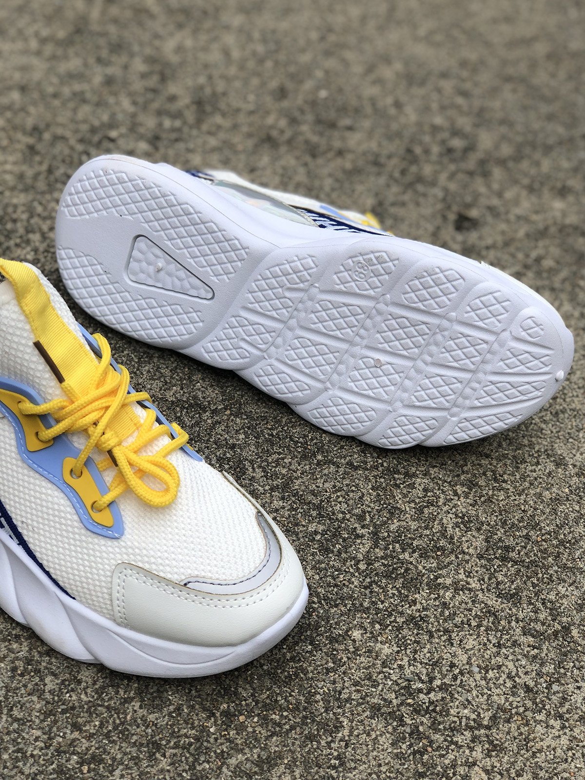 Breathable Mesh Fabric Color Block Slip On Sports Sneakers