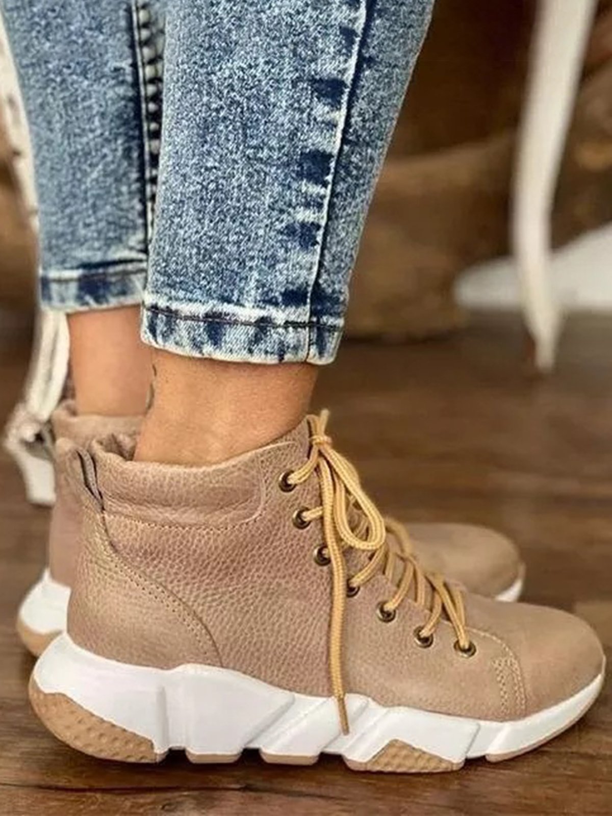 Vintage Comfort Soft Leather Lightweight Non-Slip Lace-Up Sneakers