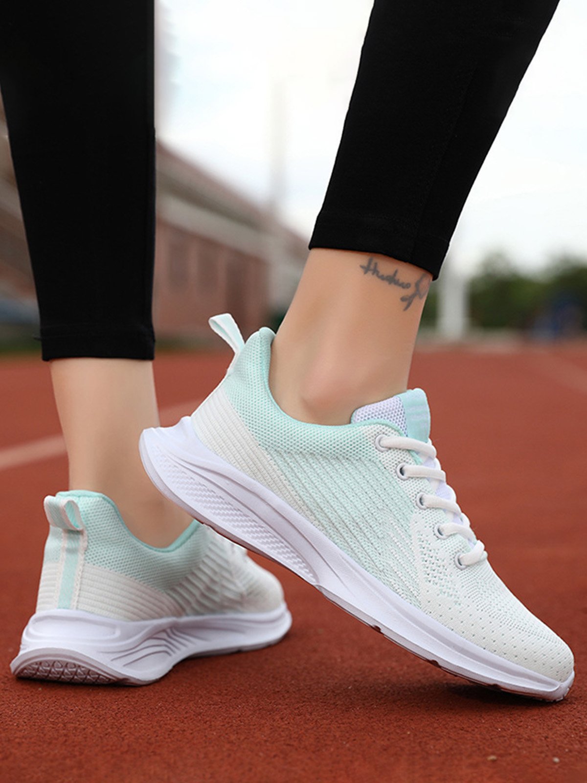 Women's Breathable Mesh Fabric Sports Sneakers