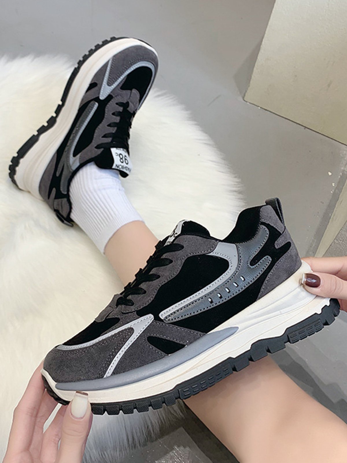 Vintage Stitching Lightweight Breathable Luminous Sneakers