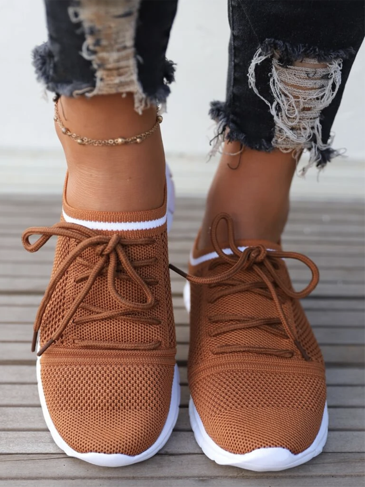 Lightweight Breathable Flyknit Lace-Up Sneakers