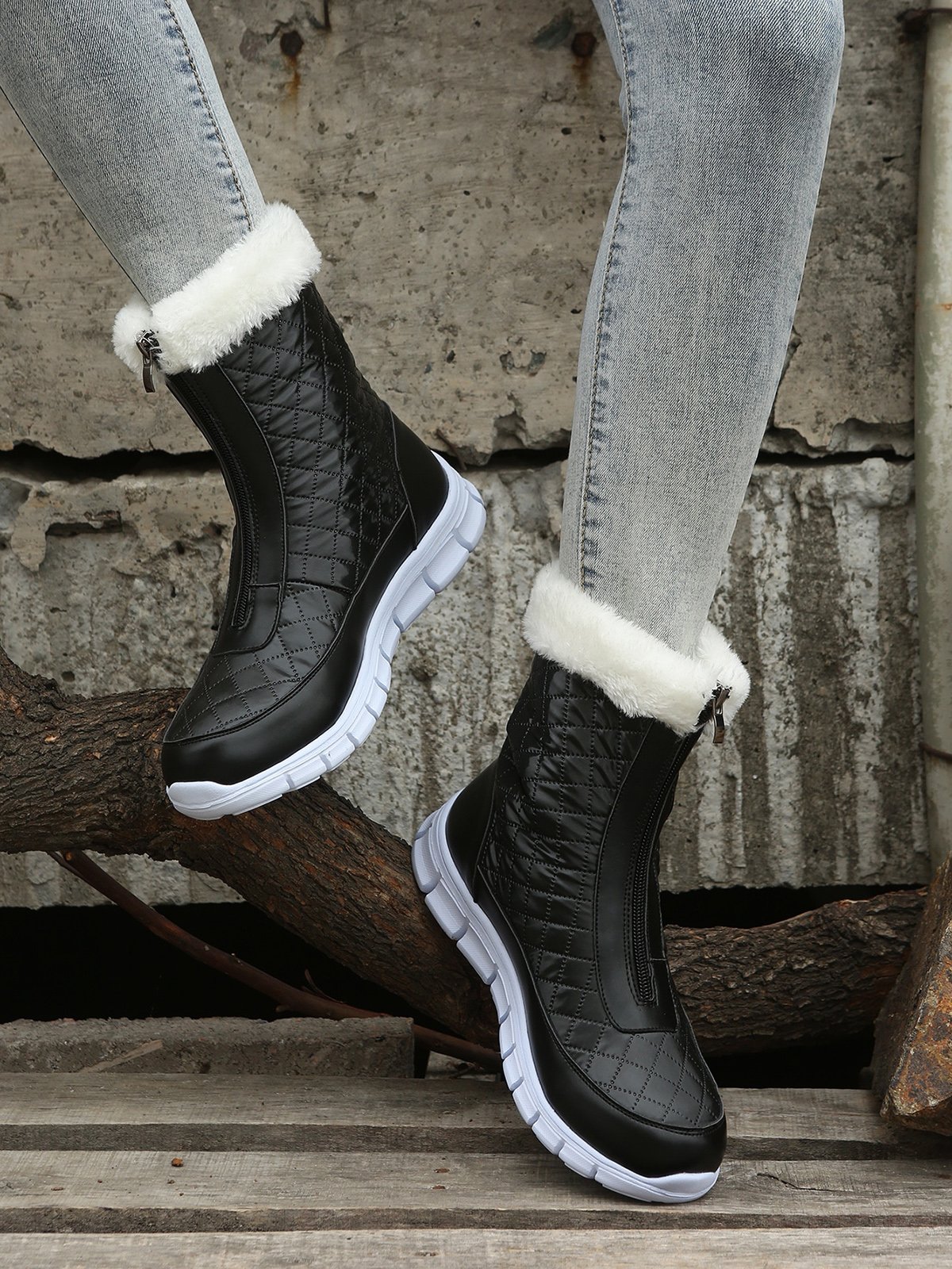 Geometric Embossed Zip Front Furry Lined Snow Boots