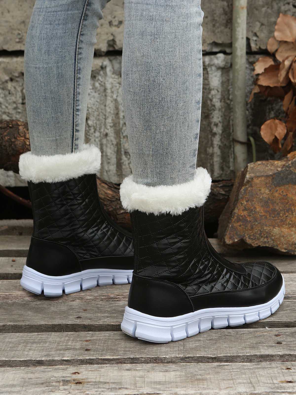Geometric Embossed Zip Front Furry Lined Snow Boots