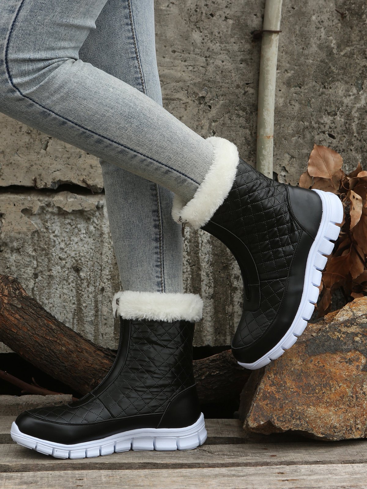 Geometric Embossed Zip Front Furry Lined Snow Boots