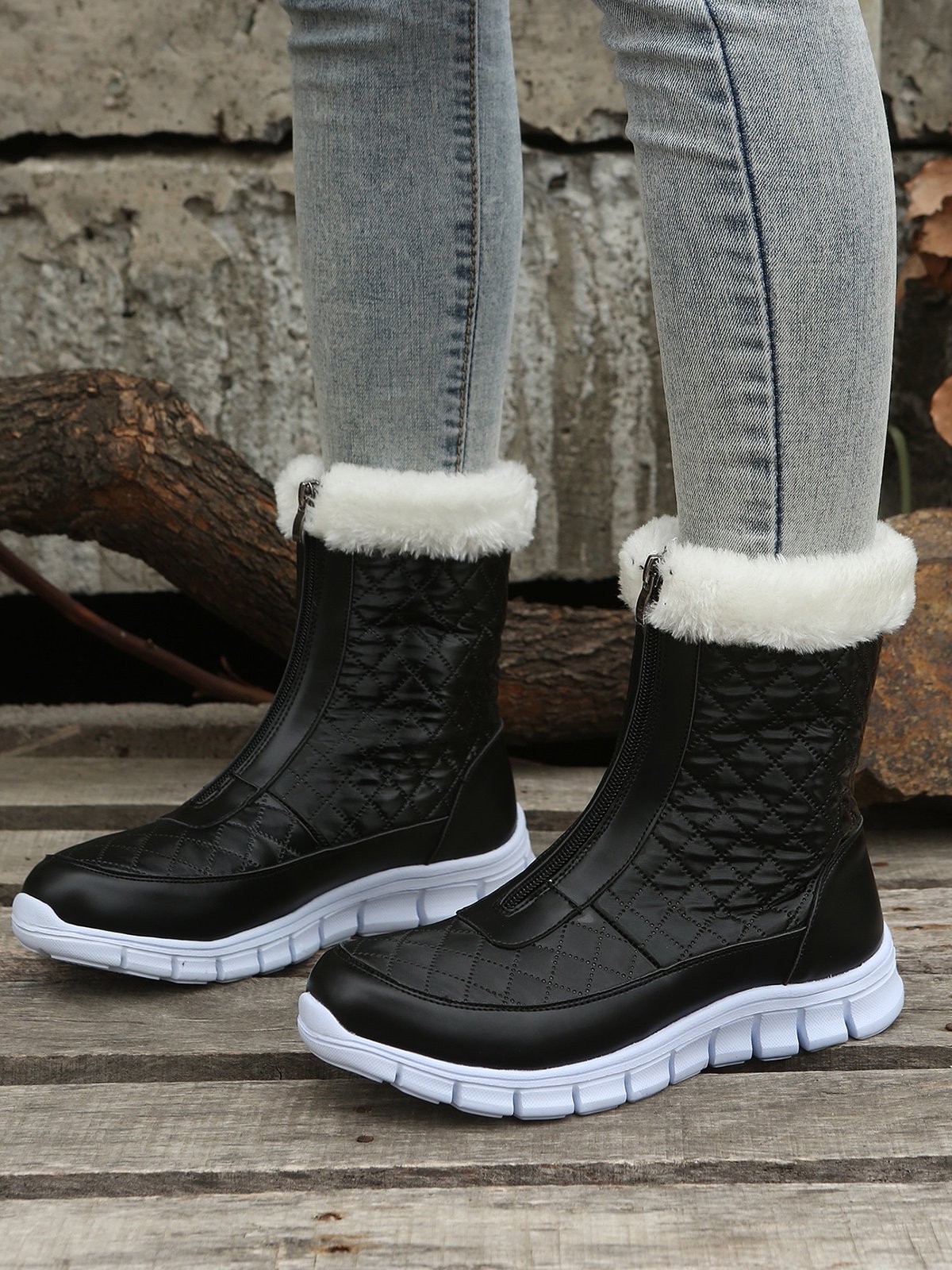 Geometric Embossed Zip Front Furry Lined Snow Boots