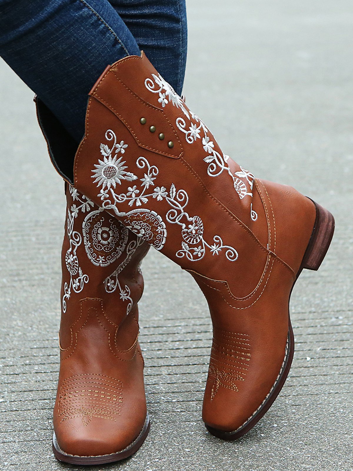 West Style Plus Size Floral Embroidery Cowboy Boots