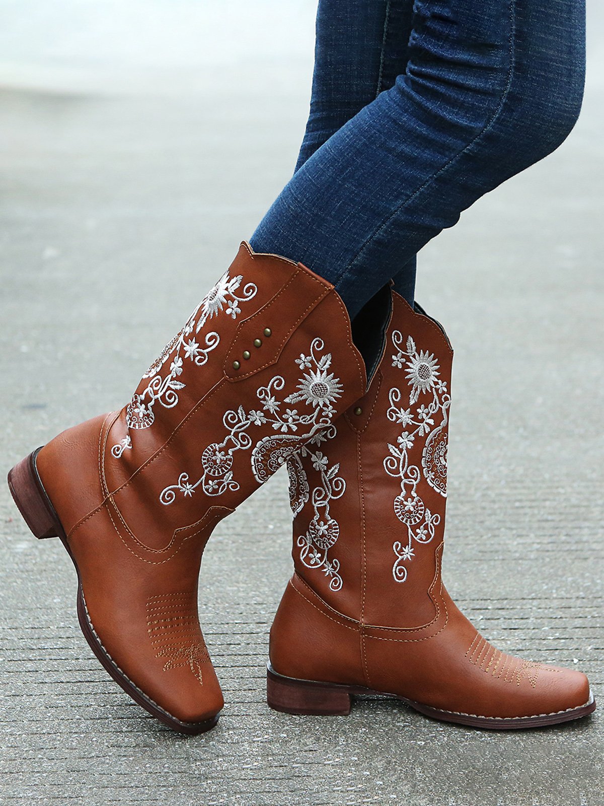 West Style Plus Size Floral Embroidery Cowboy Boots