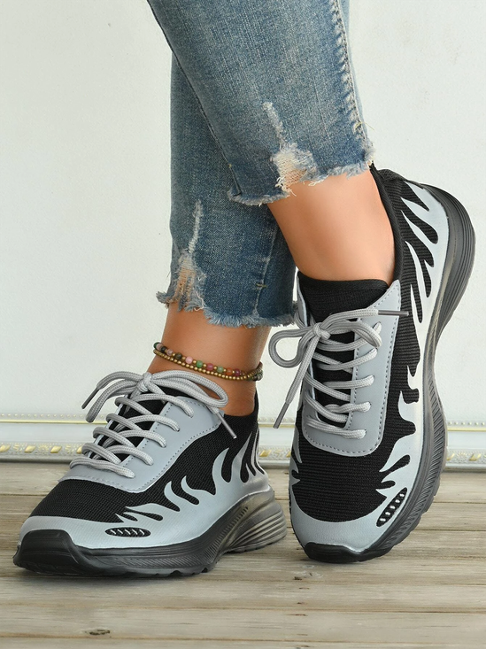 Plus Size Breathable Color Block Lace-Up Sports Sneakers